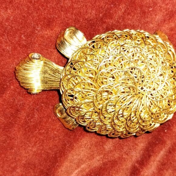 Vintage gold tone Noah's Ark Bracelet & Wire Turtle Pendant - Picture 5 of 6